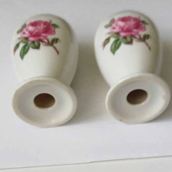 Vintage Manor Rose Salt and Pepper Shakers With Gold Trim - Picture 4 of 6